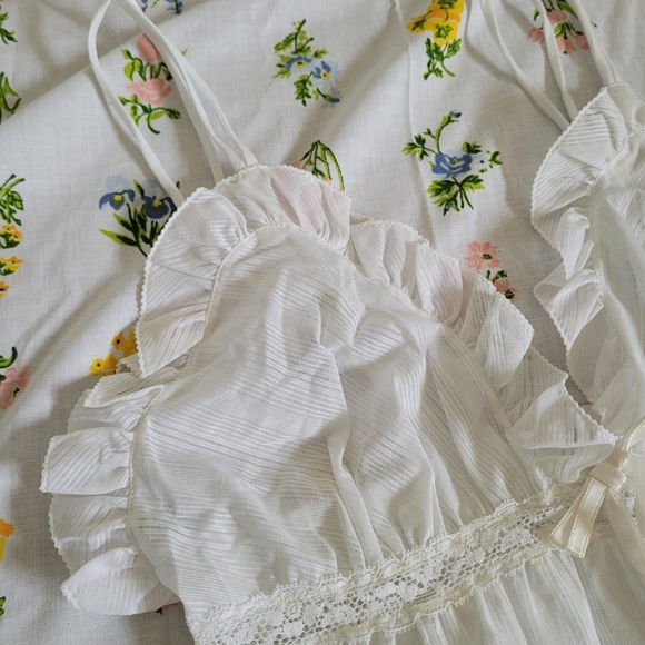Vintage floor length nightgown - Picture 7 of 12